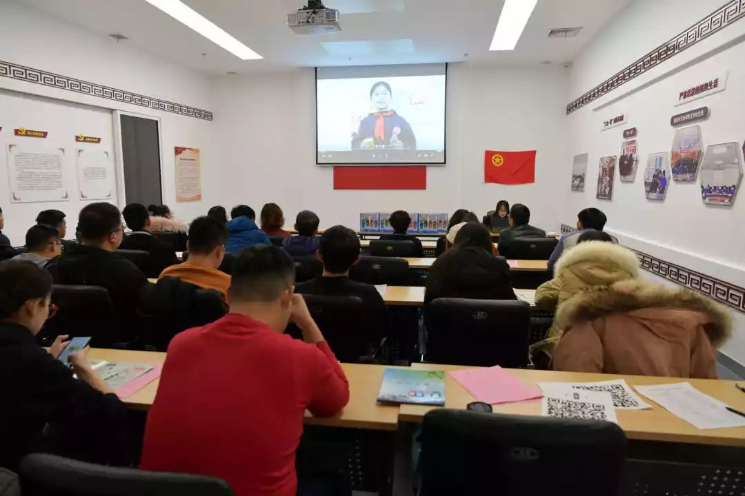 包头团市委在市党群服务中心举办“不忘初心、牢记使命”主题教育系列活动之《倡导垃圾分类·青年先行》志愿服务活动