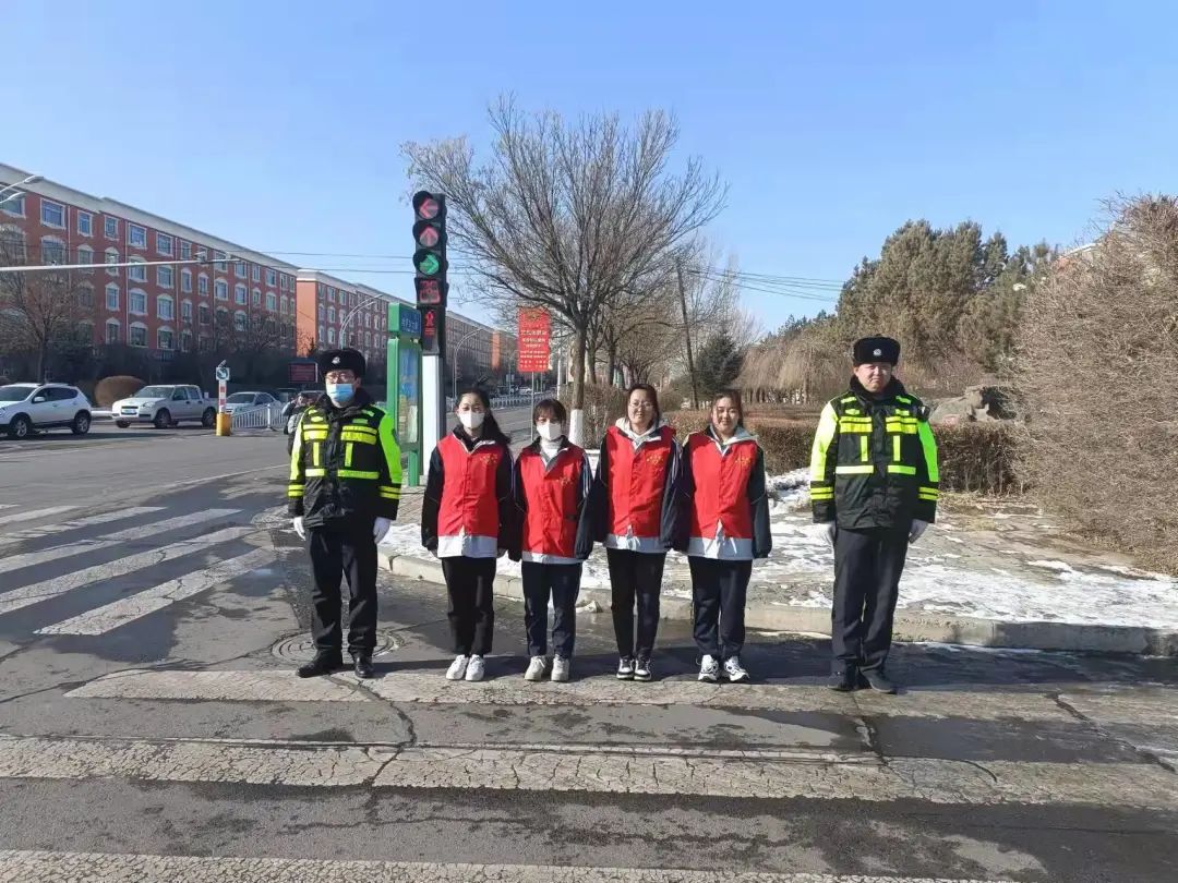 乌拉特中旗 | 团旗委组织开展“雪天安全出行”志愿服务活动