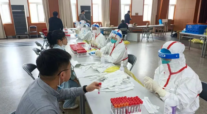 兴安盟 | 来，看看防护服里的年轻模样！