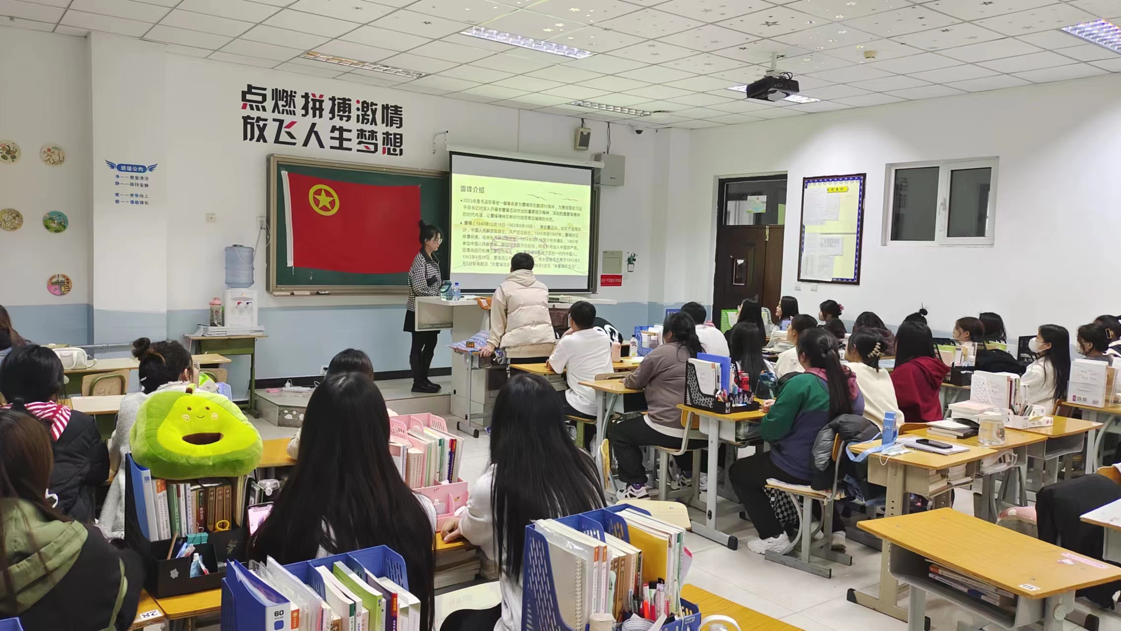 锡林郭勒职业学院师范教育系团总支组织开展“绽放新时代光芒 让雷锋精神永驻”主题团日活动