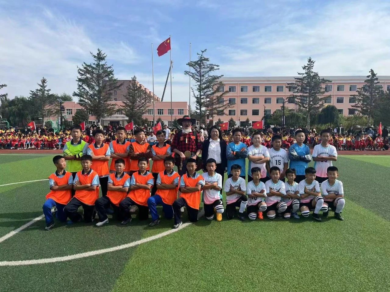 【铸牢中华民族共同体意识】科左中旗舍伯吐镇第二小学组织开展第一届“石榴籽儿”杯集团校足球联赛