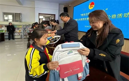 自治区团委调研组到阿拉善盟调研共青团工作