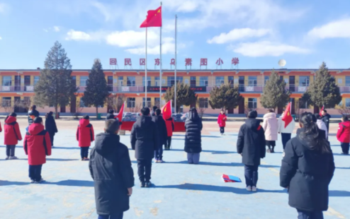 光影致敬雷锋精神  红领巾传承榜样力量