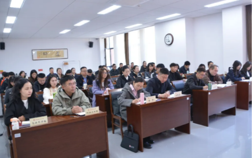 全区共青团统战干部及青联委员、青科协会员培训班在呼和浩特举办