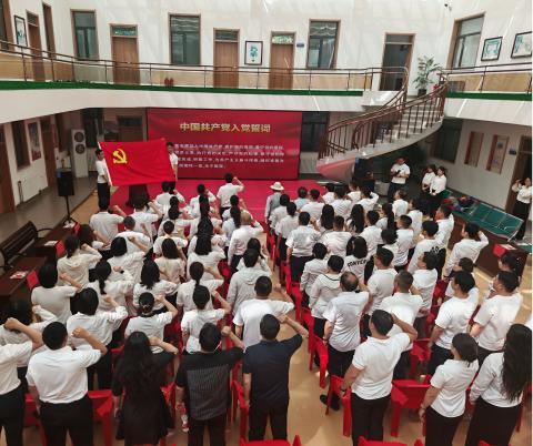 自治区团委机关开展“七一”主题党日暨树立和践行正确政绩观学习教育活动